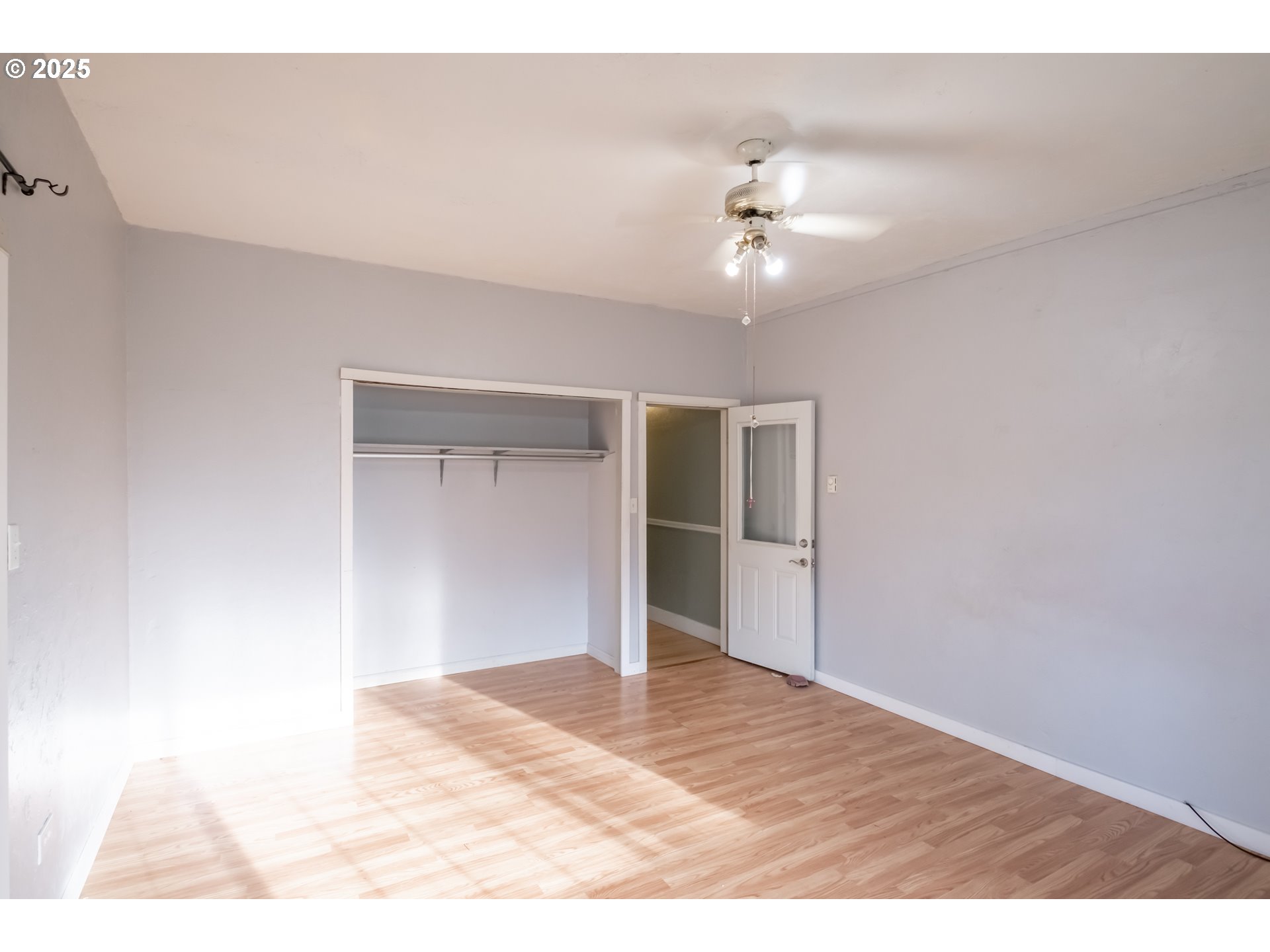 96470 Highway 99 Junction City, OR 97448 - Photo 18 of 48 an empty room with closet and a ceiling fan
