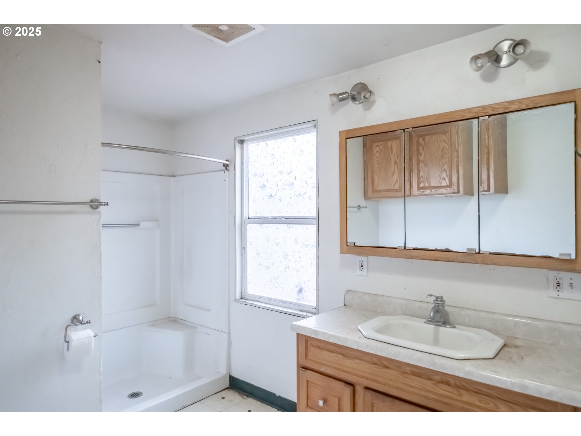 96470 Highway 99 Junction City, OR 97448 - Photo 43 of 48 a bathroom with a sink and a bathtub