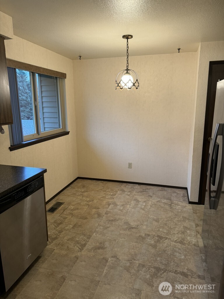 2542 Southeast 16th Street Renton, WA 98058 - Photo 17 of 28