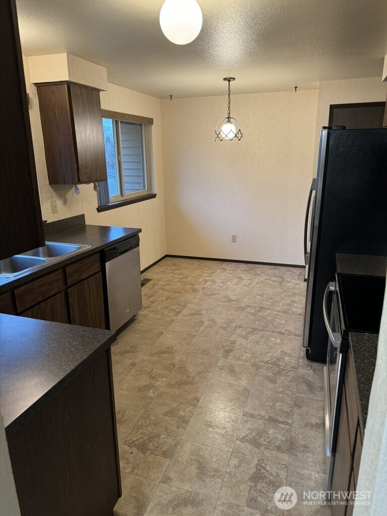 2542 Southeast 16th Street Renton, WA 98058 - Photo 10 of 28