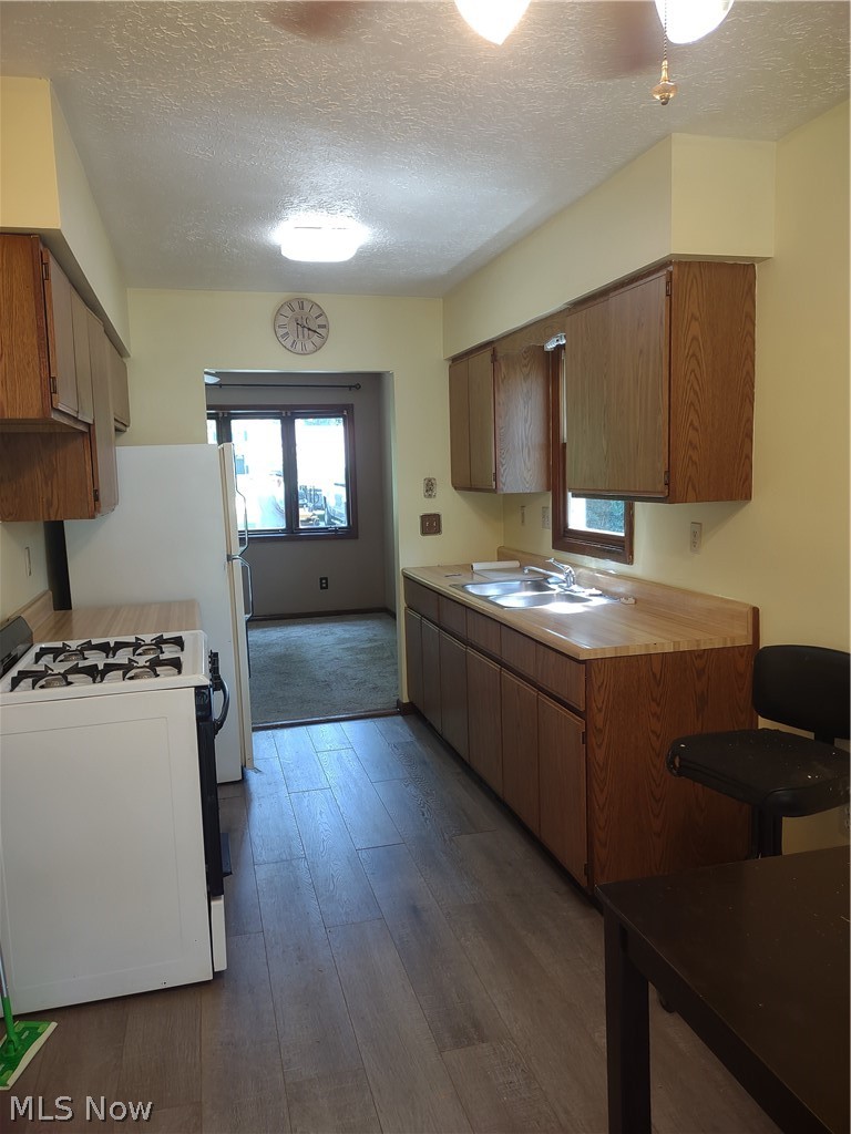 36250 Reeves Road Eastlake, OH 44095 - Photo 16 of 19 Kitchen with all appliances
