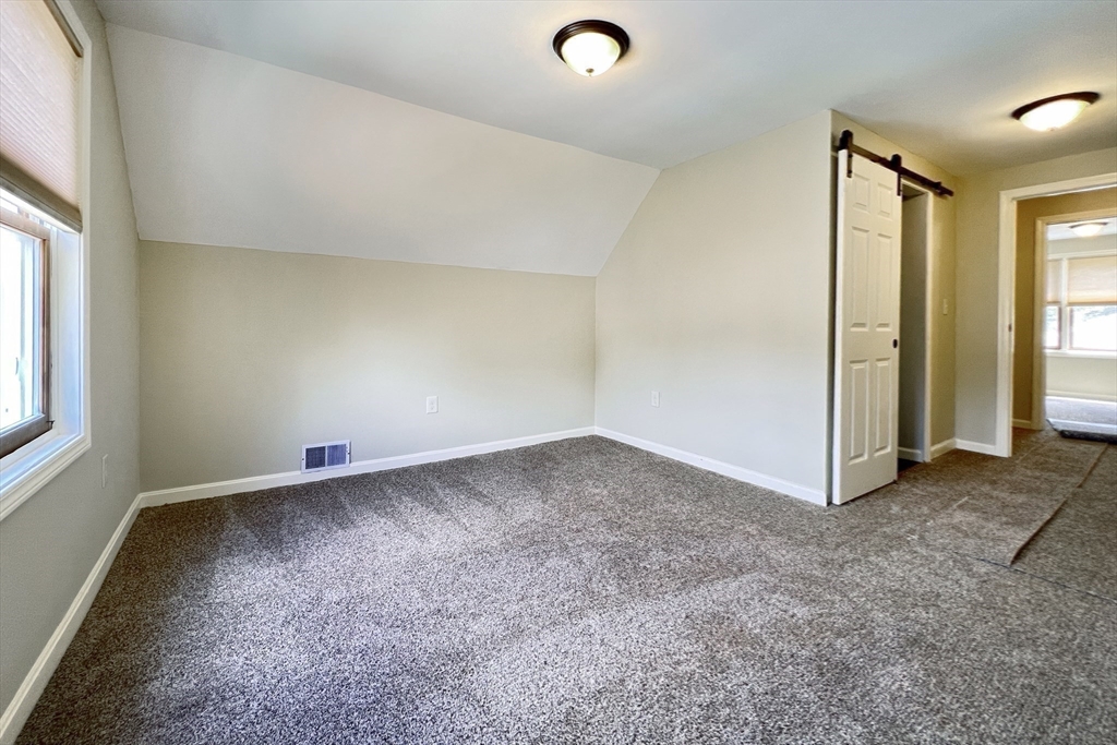 31 Crawford Circle Springfield, MA 01108 - Photo 21 of 41