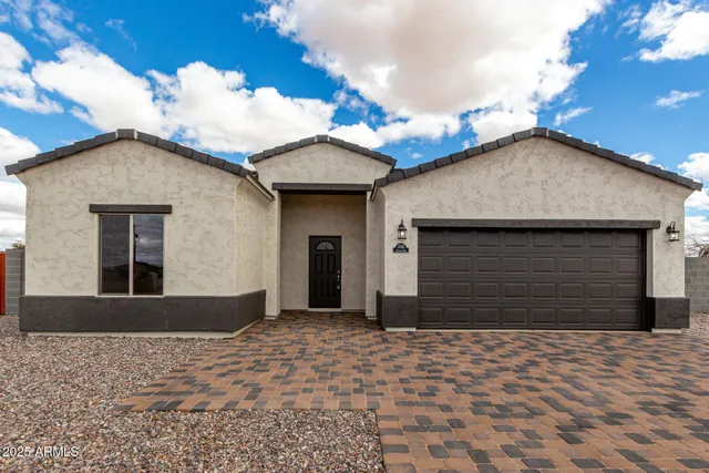 $319,990 | 4070 North Golden Street, Eloy, AZ 85131