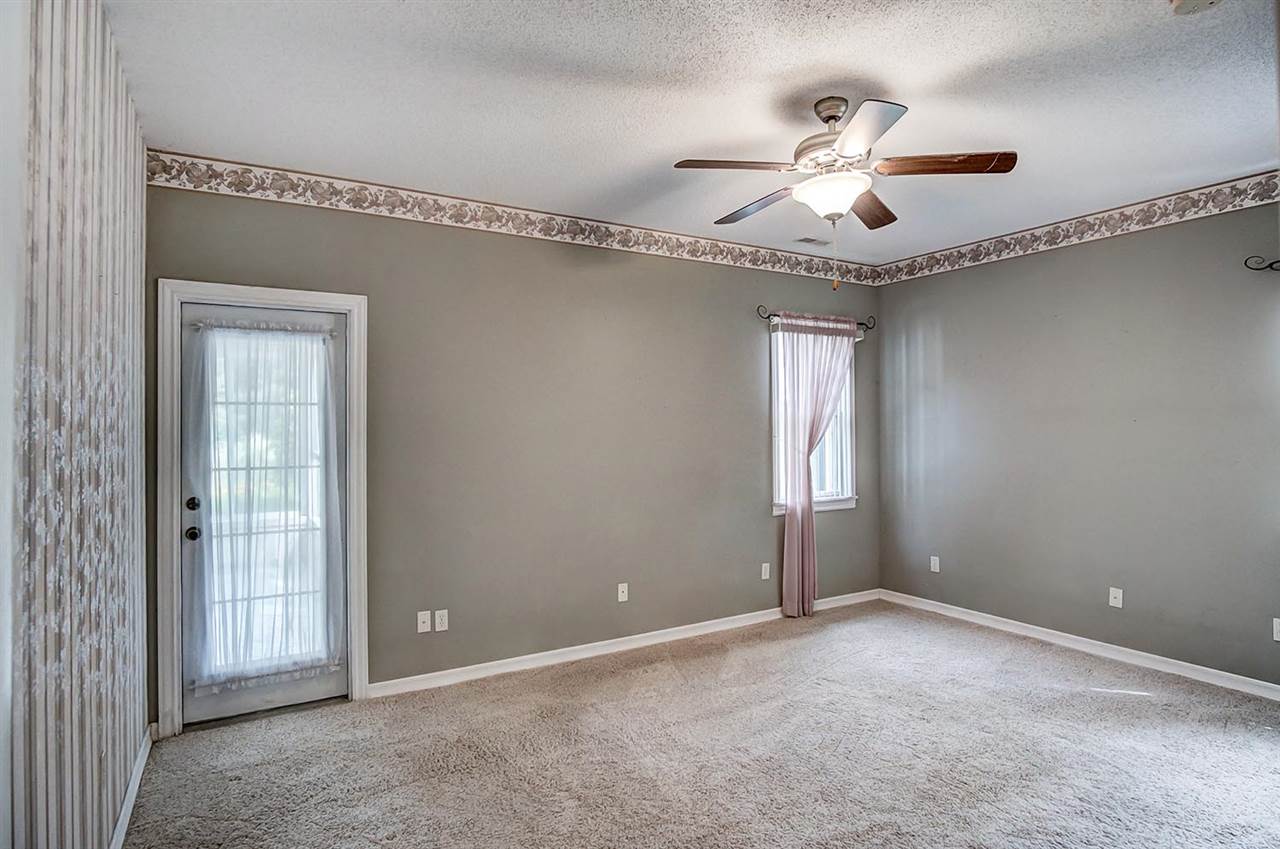 8730 Hathaway Road Churubusco, IN 46723 - Photo 12 of 36 Gallery Image 12