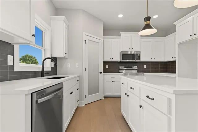 $489,900 | 27618 East 128th Court, Lee's Summit, MO 64086