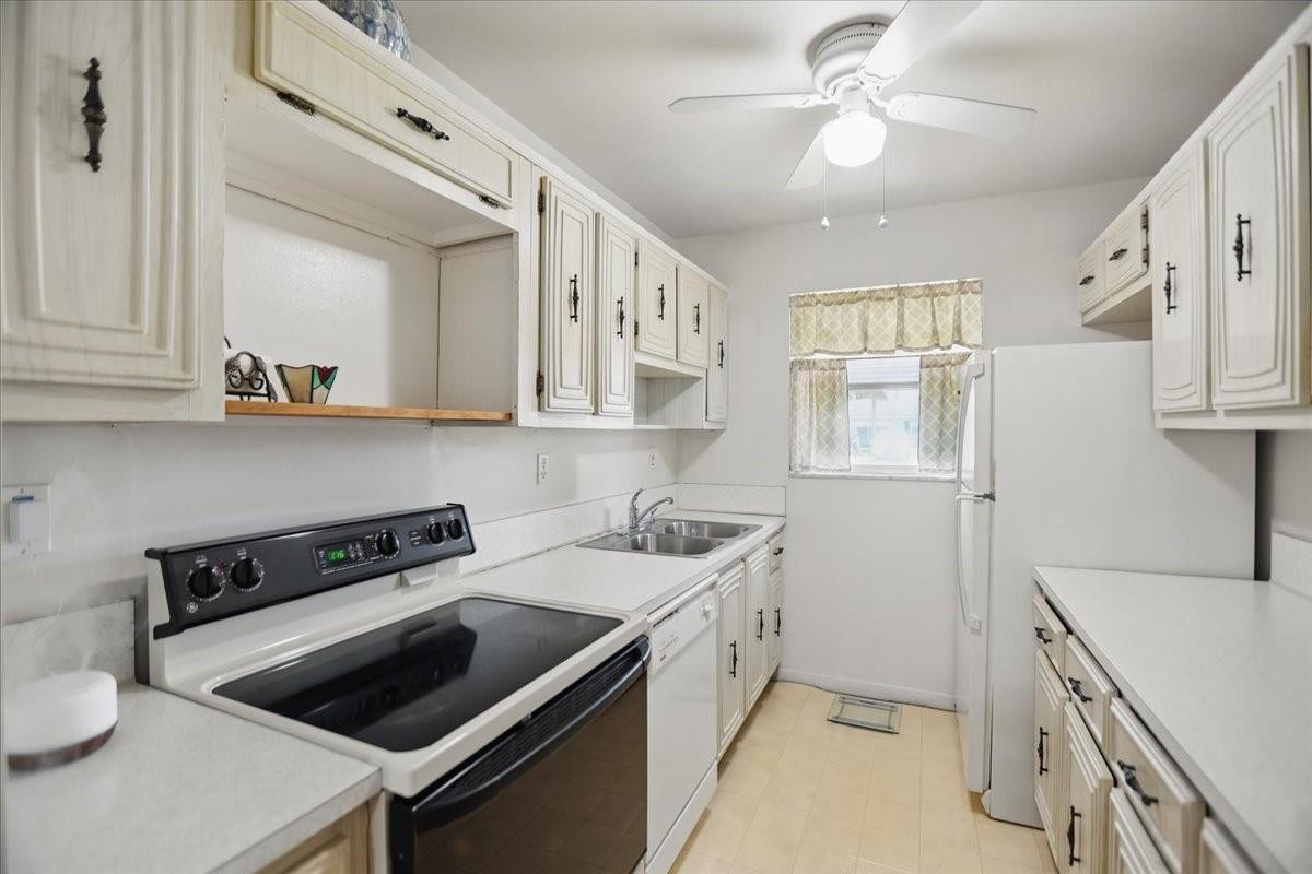 455 High Point Boulevard, Unit C Delray Beach, FL 33445 - Photo 6 of 19 Photo 6