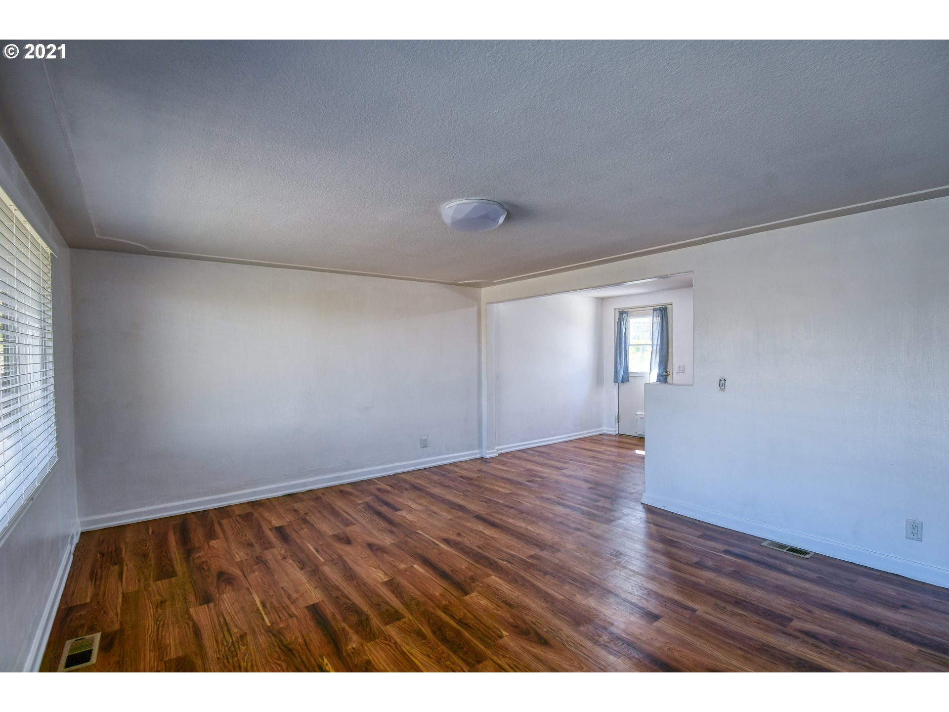 823 Southwest 5th Street Pendleton, OR 97801 - Photo 5 of 23