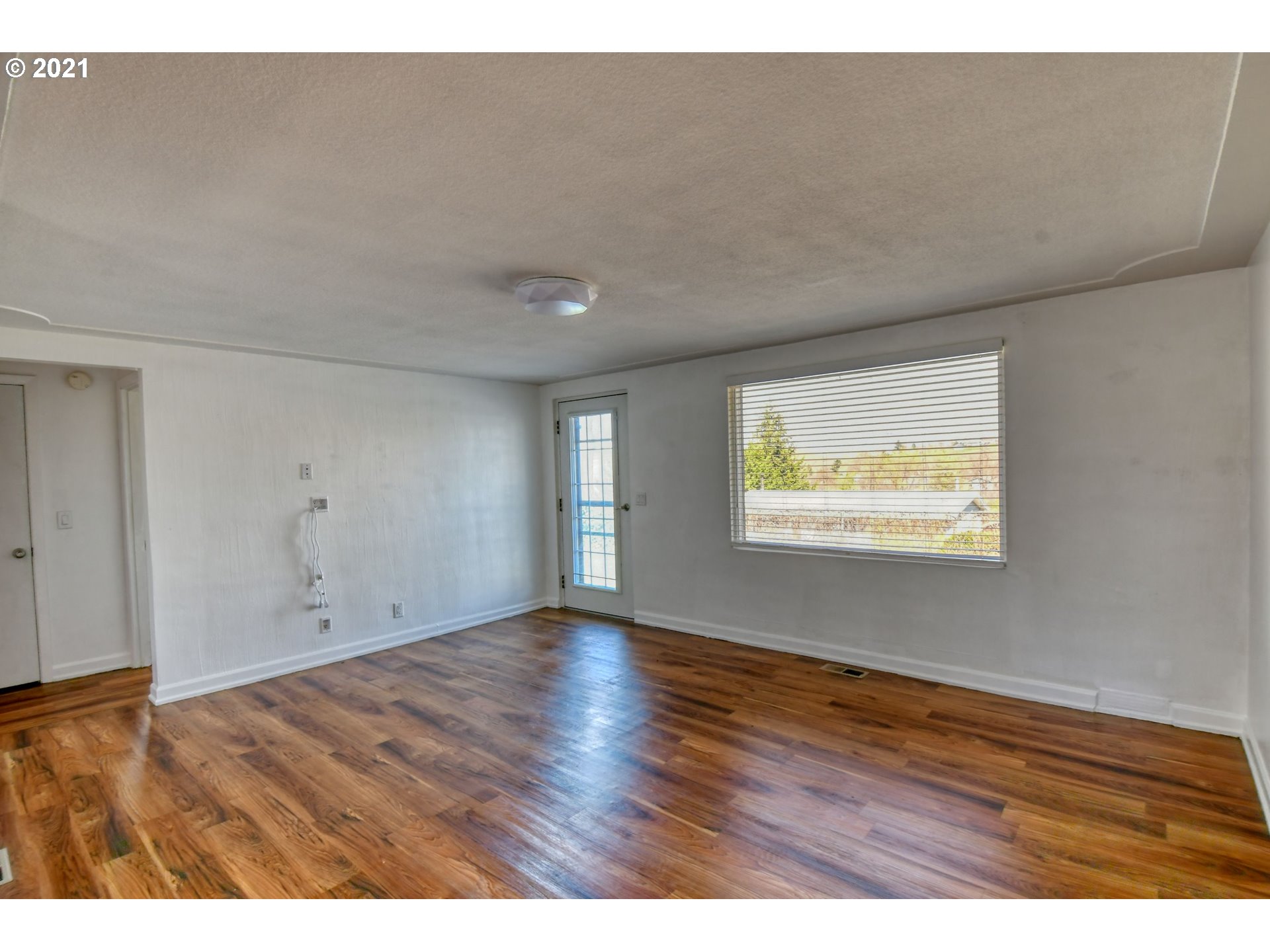823 Southwest 5th Street Pendleton, OR 97801 - Photo 6 of 23