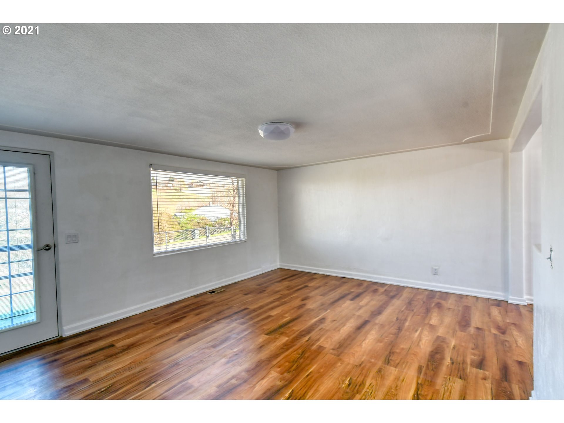 823 Southwest 5th Street Pendleton, OR 97801 - Photo 7 of 23