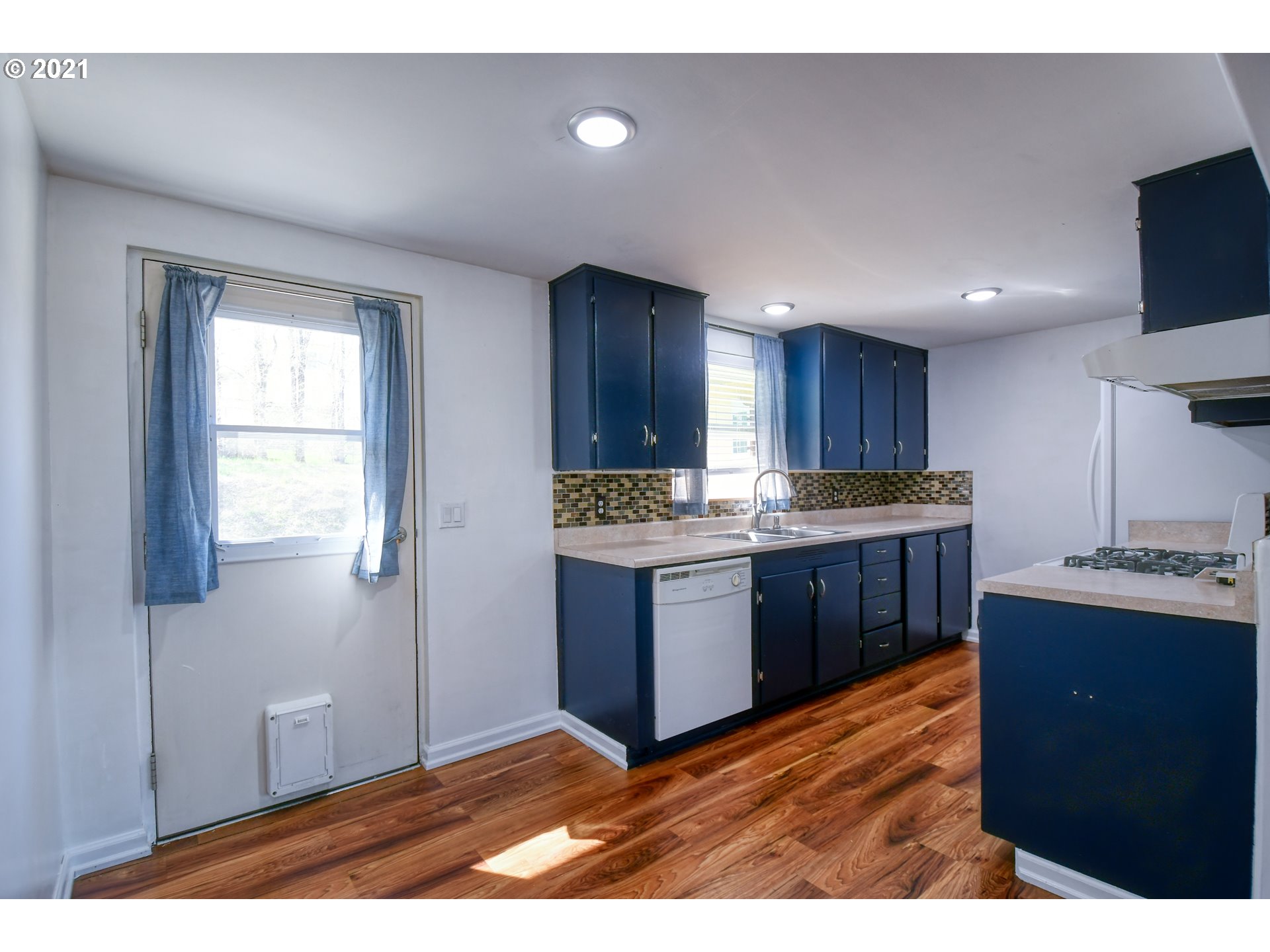 823 Southwest 5th Street Pendleton, OR 97801 - Photo 8 of 23