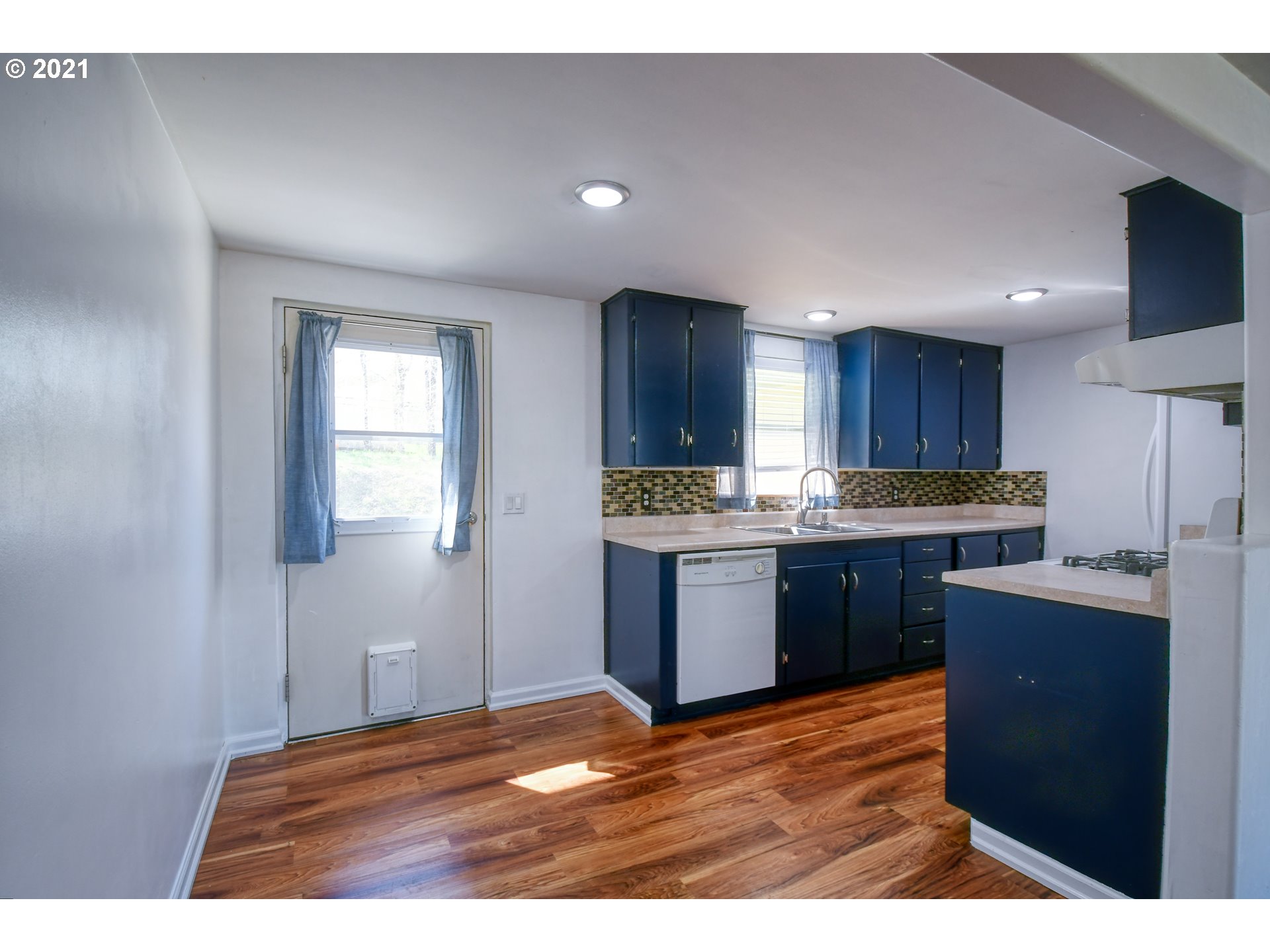 823 Southwest 5th Street Pendleton, OR 97801 - Photo 9 of 23
