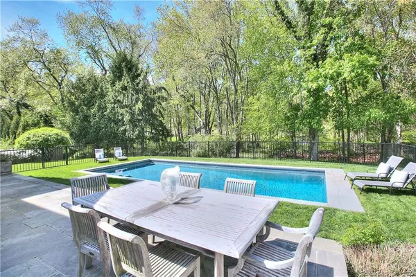 $20,000 | 5 Mayflower Parkway, Westport, CT 06880