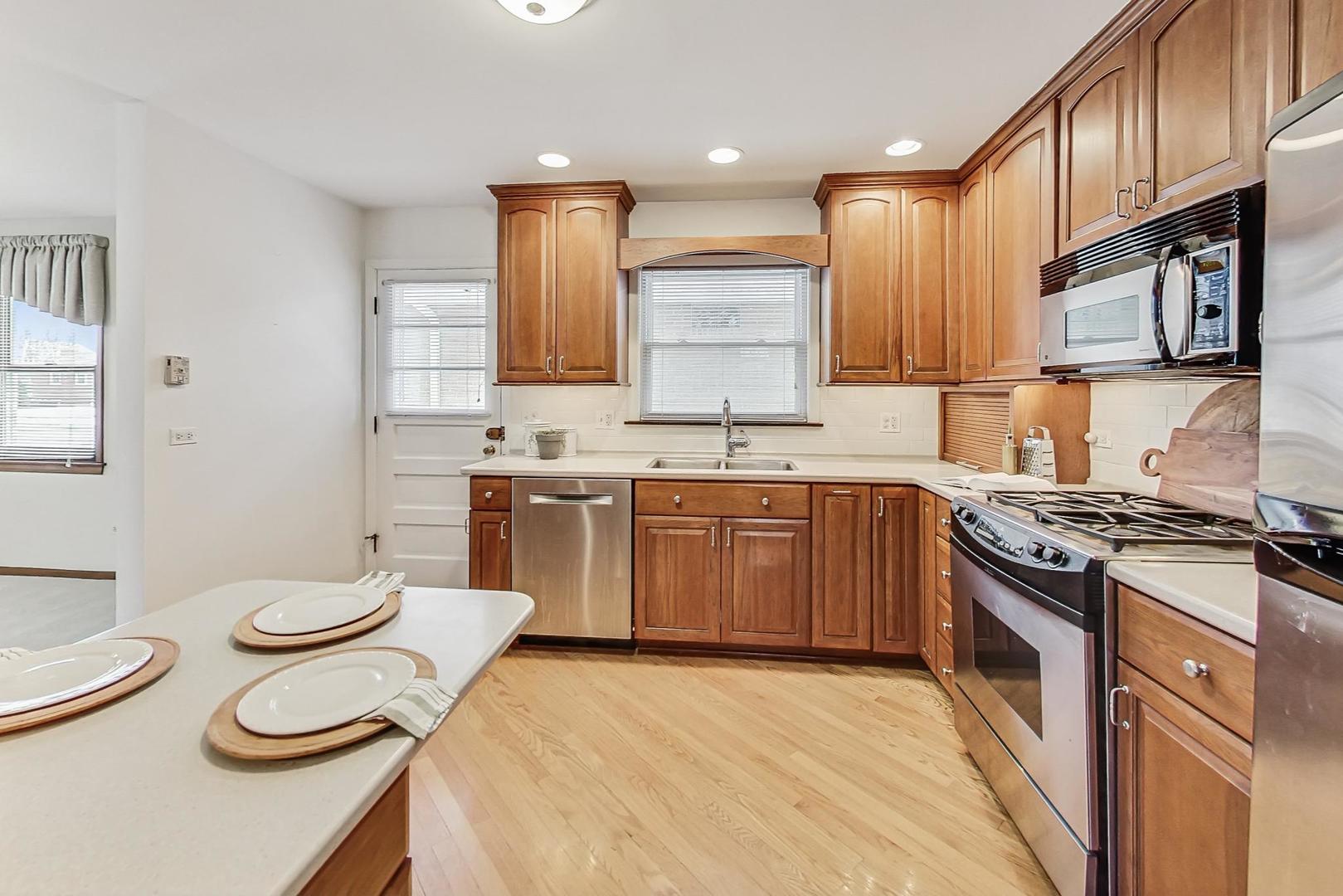 200 South Mt Prospect Road Mount Prospect, IL 60056 - Photo 8 of 28