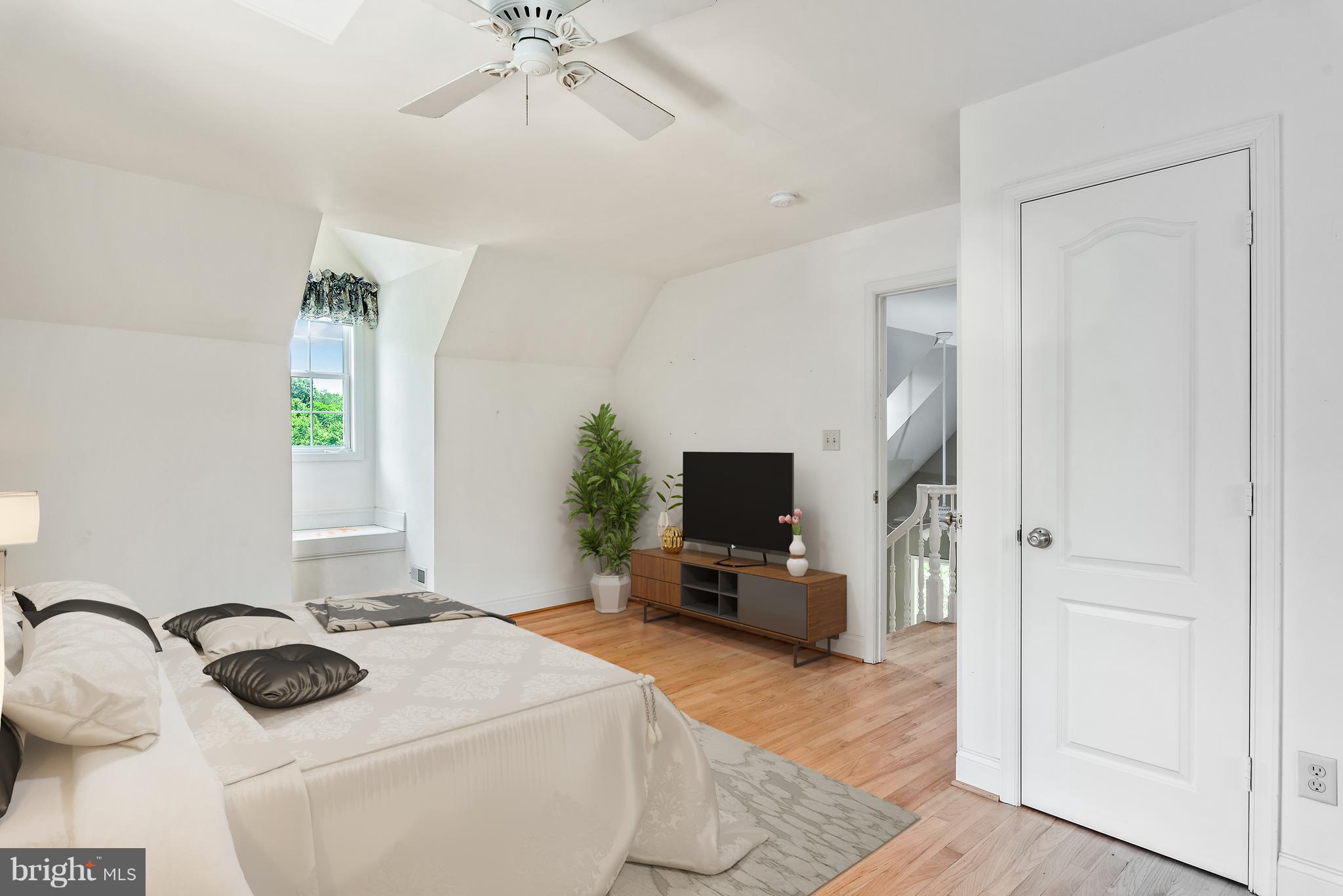 7524 Woodville Road Mount Airy, MD 21771 - Photo 12 of 22 Upper bedroom