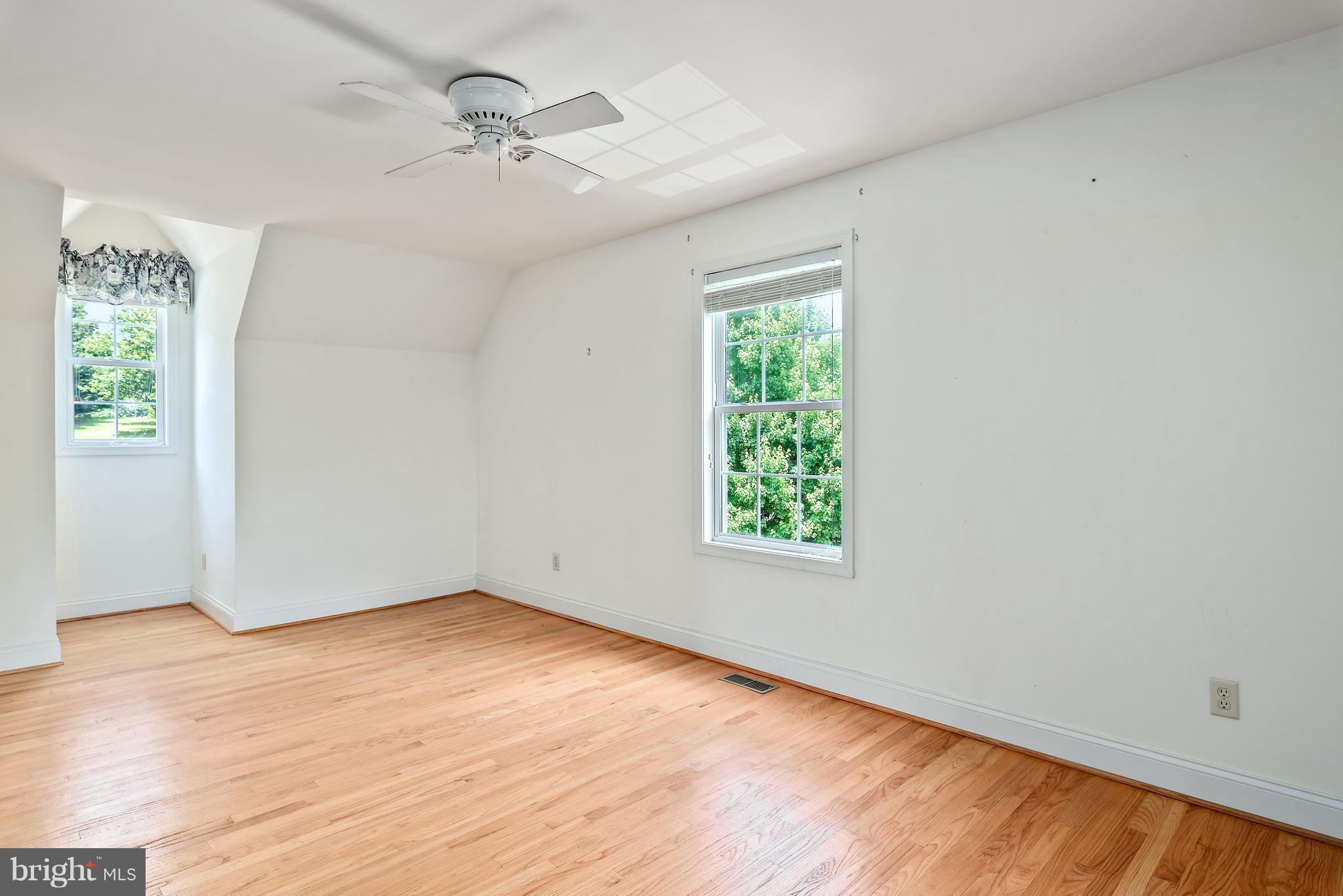 7524 Woodville Road Mount Airy, MD 21771 - Photo 13 of 22 Generous size second bedroom