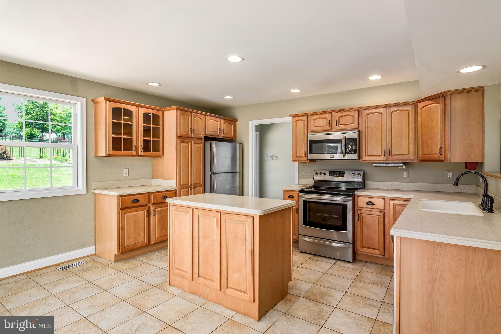Stainless steel, corian counters & great light