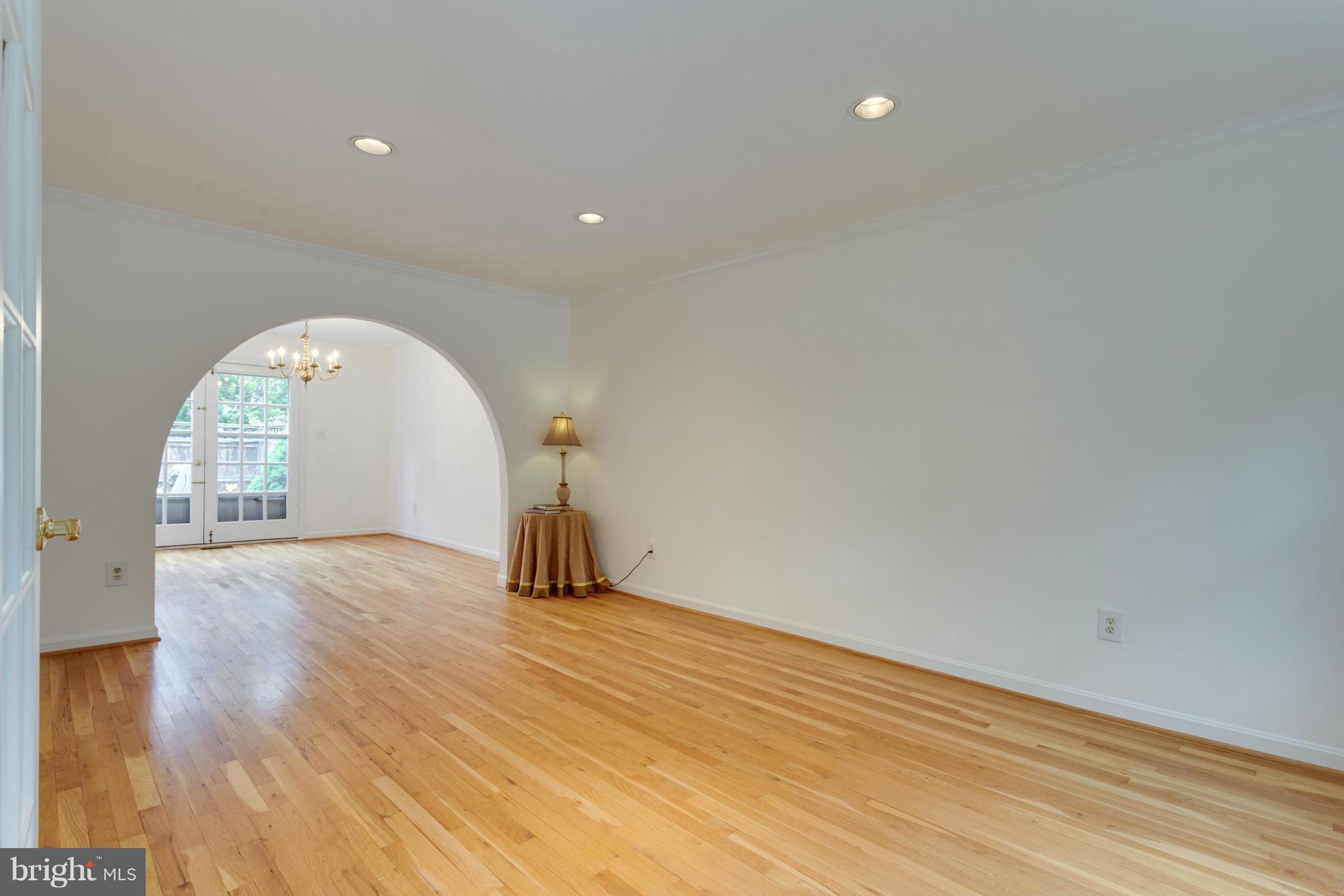 9896 Ranger Road Fairfax, VA 22030 - Photo 4 of 29 Living Room