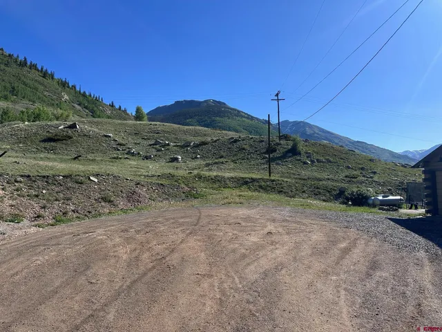 a view of a yard with a road