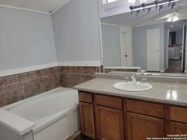 $1,095 | 5506 Elkhunter Trail, San Antonio, TX 78222