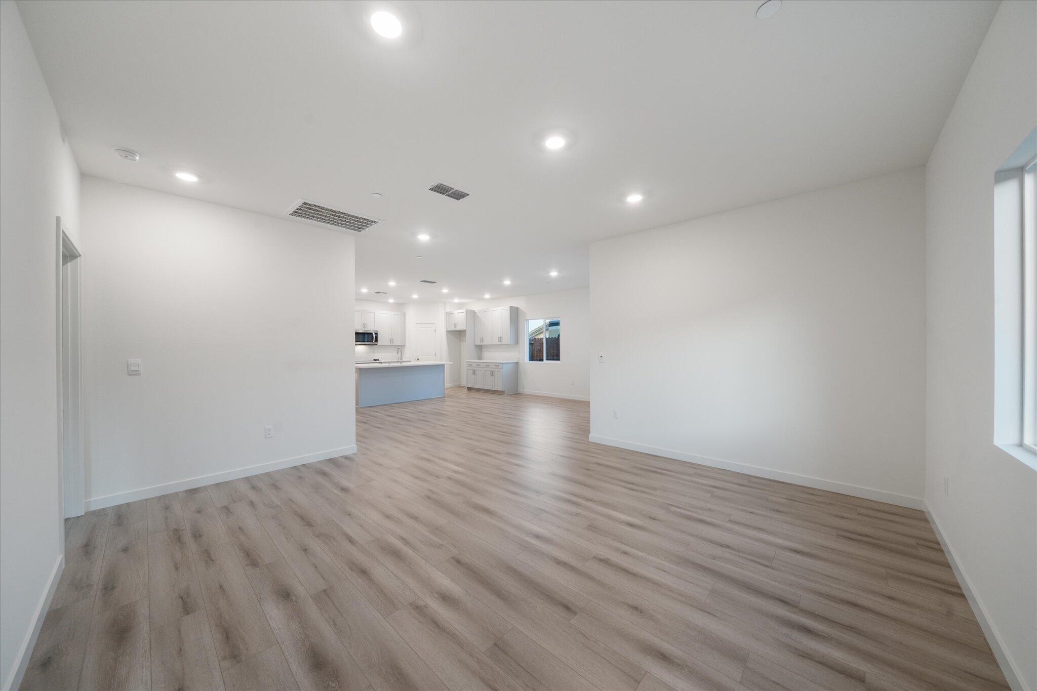 4181 Haleakala Avenue Redding, CA 96001 - Photo 4 of 49 04-BiggerFlow Real Estate Media-4