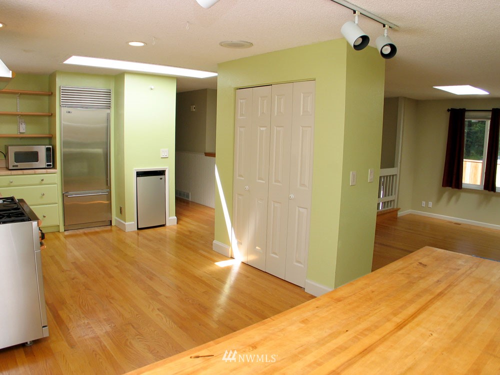 20125 43rd Avenue Southeast Bothell, WA 98012 - Photo 4 of 19 Gallery Image 4