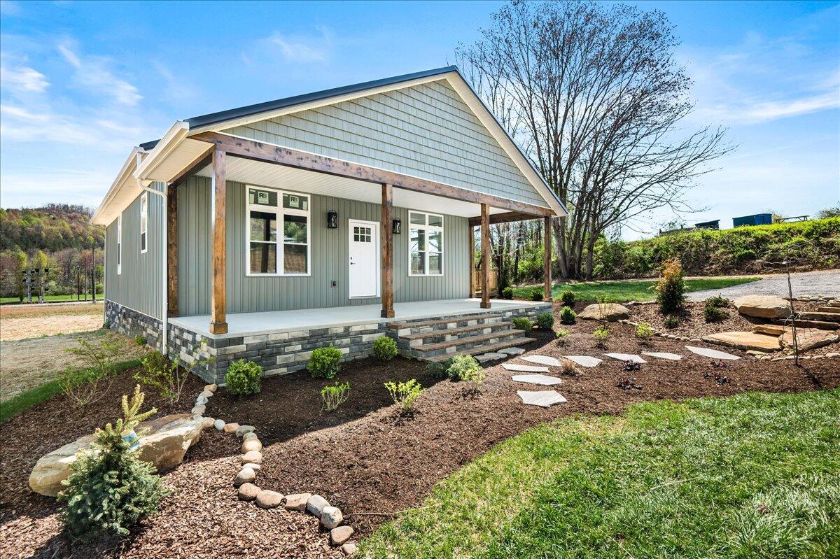 1234 Lloyd Hollow Road Corbin, KY 40701 - Photo 4 of 35 08-Front Porch