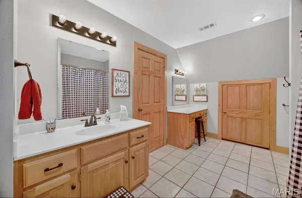 $559,900 | 18521 Oak Tree Lane, Phillipsburg, MO 65722