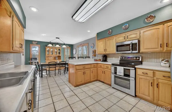 $559,900 | 18521 Oak Tree Lane, Phillipsburg, MO 65722