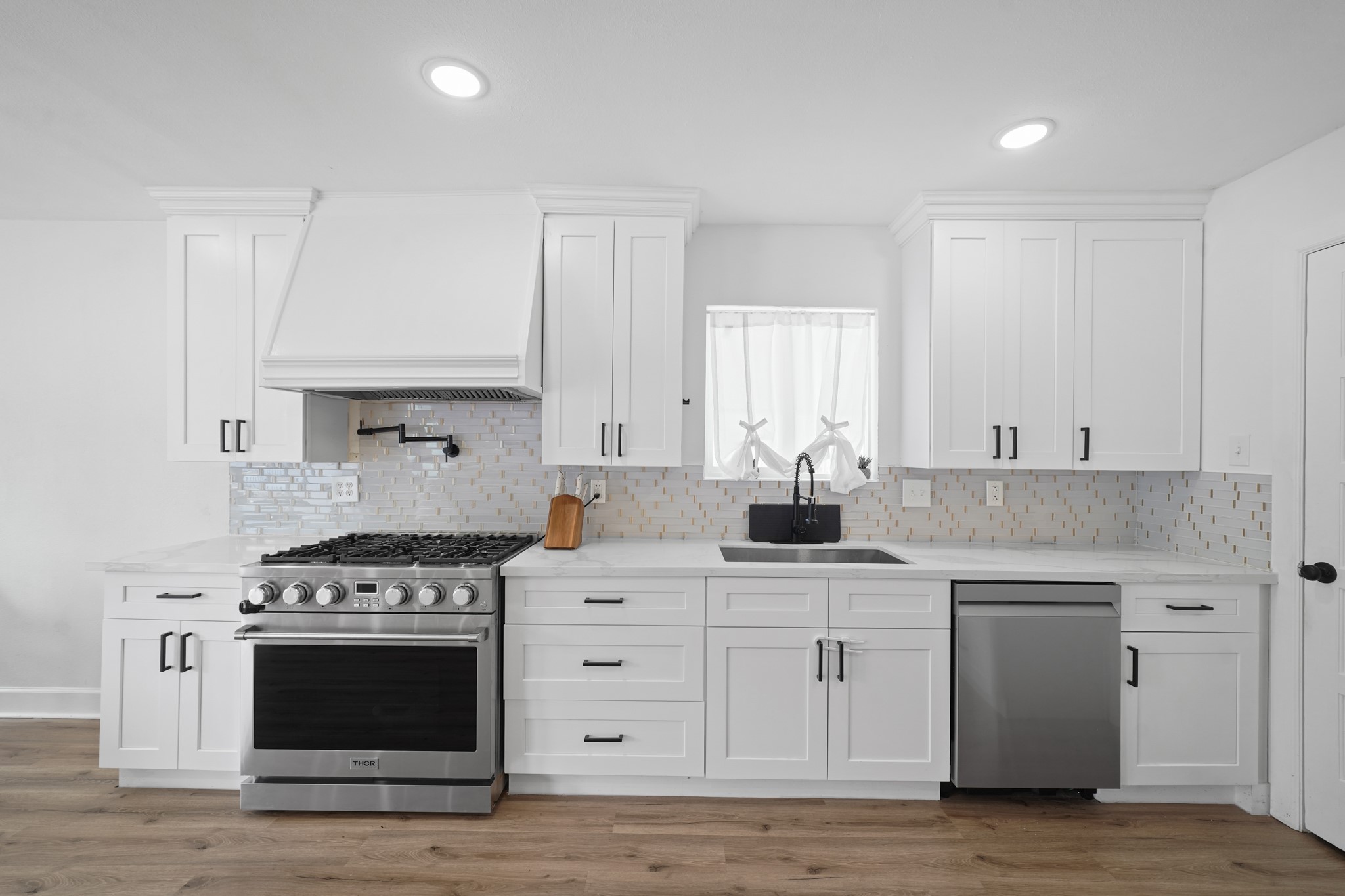 10031 Inwood Drive Houston, TX 77042 - Photo 14 of 31 a kitchen with stainless steel appliances granite countertop a stove and a sink