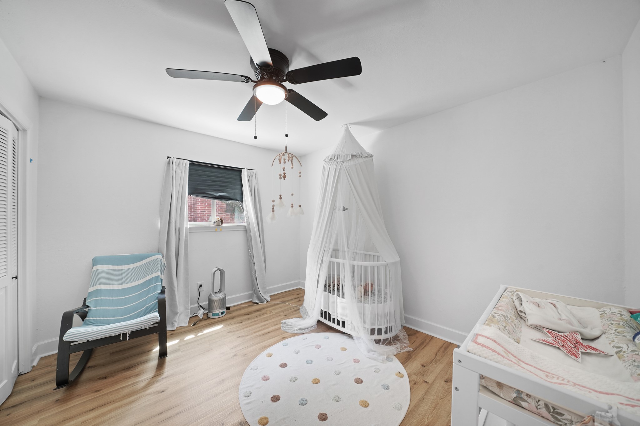 10031 Inwood Drive Houston, TX 77042 - Photo 22 of 31 a view of a livingroom with wooden floor and a ceiling fan