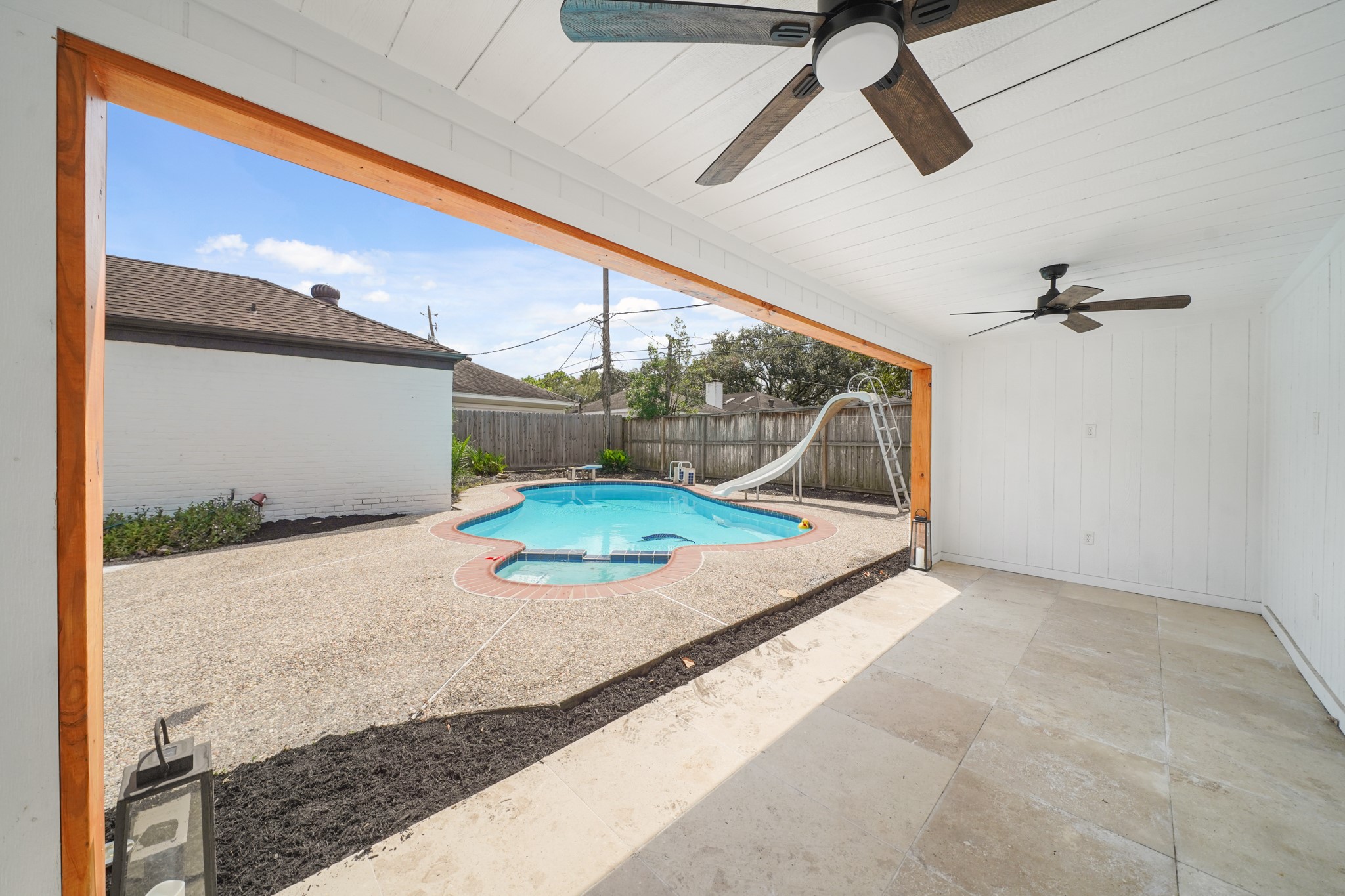 10031 Inwood Drive Houston, TX 77042 - Photo 28 of 31 a view of a room with a entertaining space