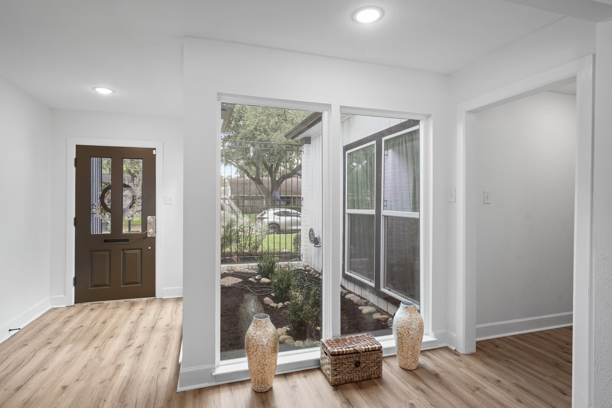 10031 Inwood Drive Houston, TX 77042 - Photo 4 of 31 a living room with furniture and a window