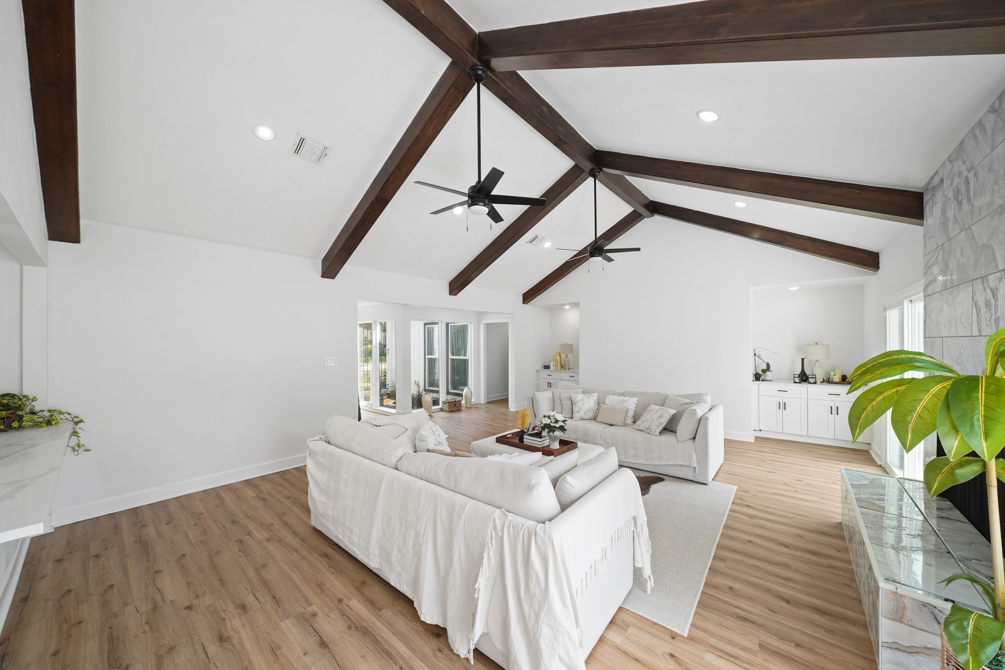 10031 Inwood Drive Houston, TX 77042 - Photo 7 of 31 a balcony with furniture and wooden floor