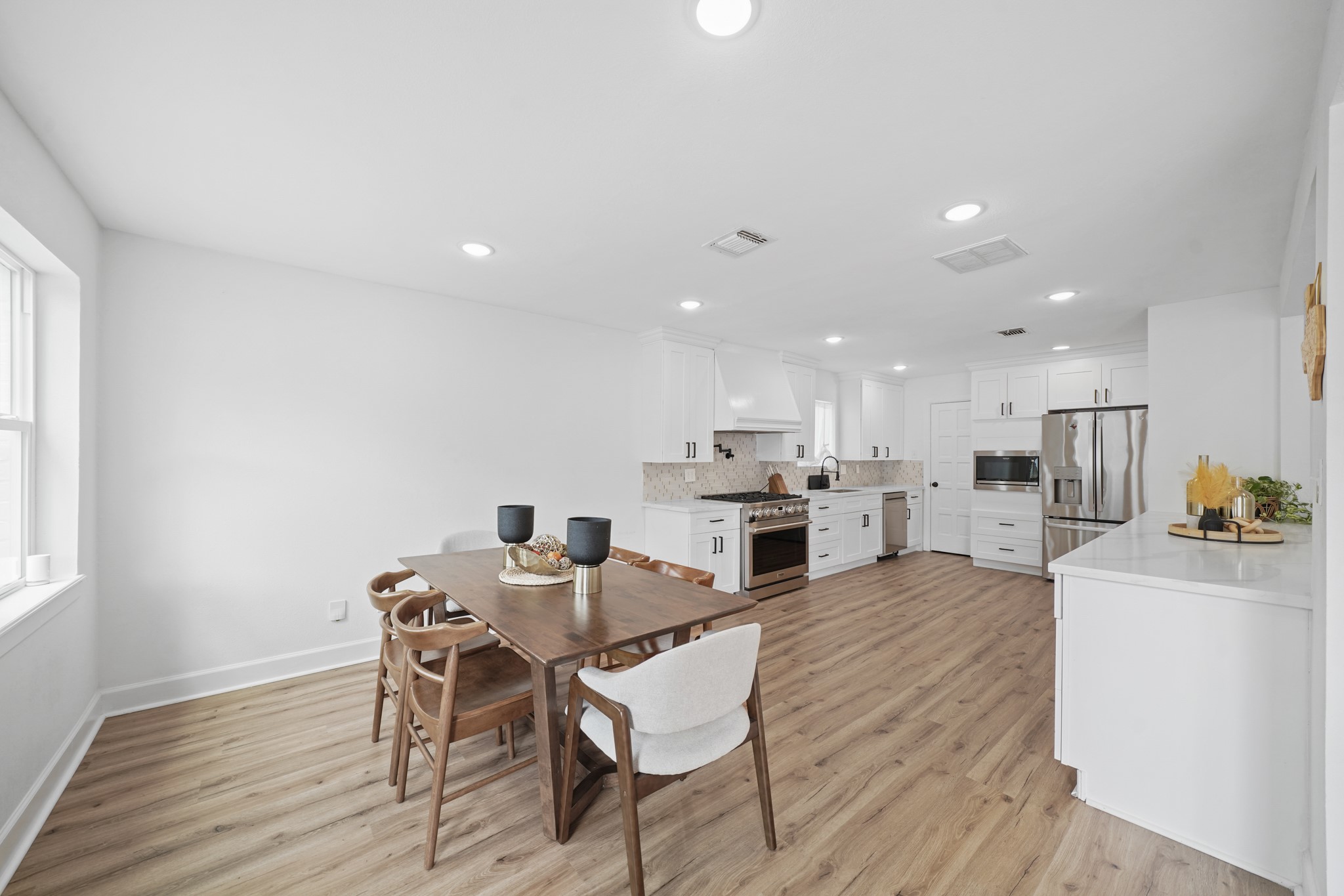 10031 Inwood Drive Houston, TX 77042 - Photo 10 of 31 a view of a dining room with furniture and wooden floor