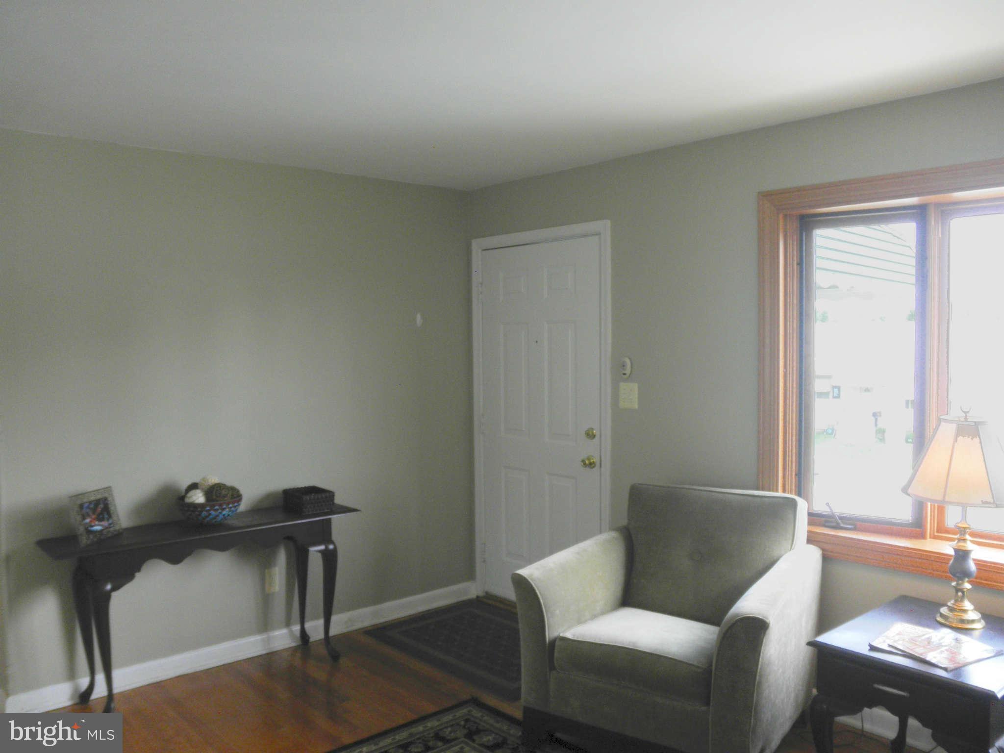 1215 June Road Baltimore, MD 21227 - Photo 4 of 28 Living Room
