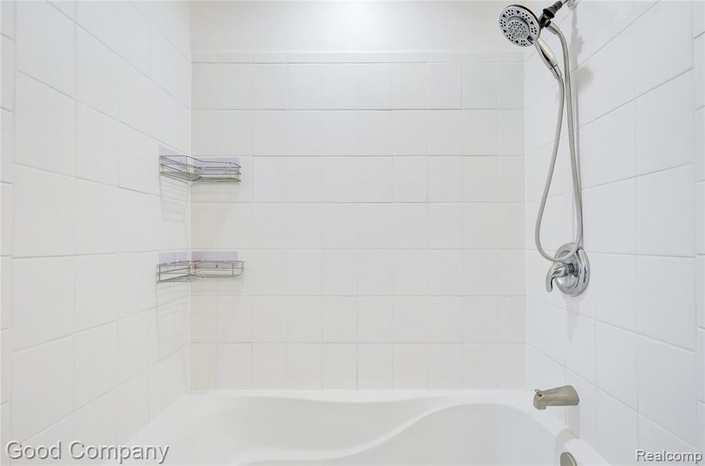 1303 Sycamore Drive Rochester, MI 48307 - Photo 23 of 53