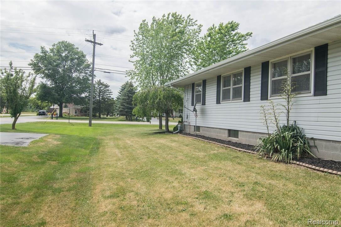 11434 Grafton Road Carleton, MI 48117 - Photo 47 of 50 DSC_0816.jpg