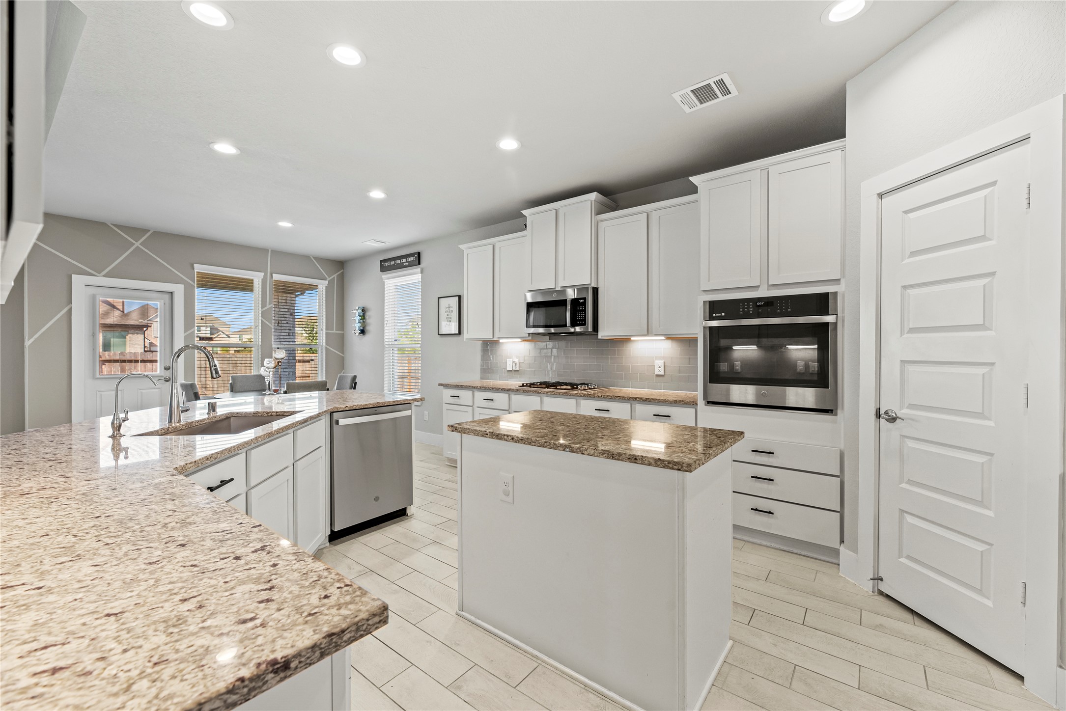 1600 Del Sol Rdg Lane Katy, TX 77493 - Photo 5 of 28 Granite countertops with a coordinating backsplash, soft-close drawers and a dedicated pots and pans storage keeps the kitchen organized and easy to use for everyday cooking.
