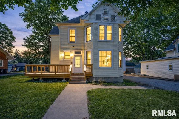 $299,900 | 307 North Logan Street, Deer Creek, IL 61733