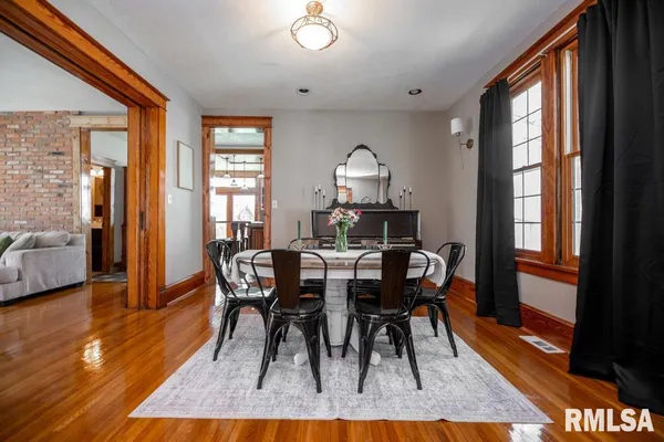 $299,900 | 307 North Logan Street, Deer Creek, IL 61733