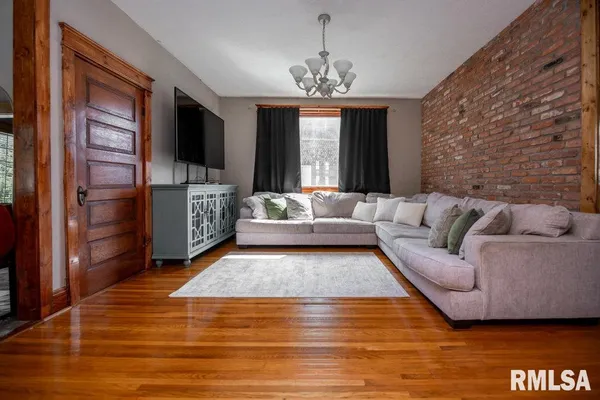 $299,900 | 307 North Logan Street, Deer Creek, IL 61733