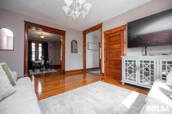 $299,900 | 307 North Logan Street, Deer Creek, IL 61733