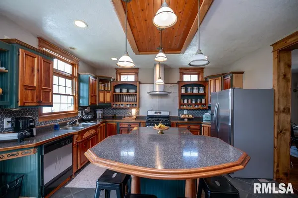 $299,900 | 307 North Logan Street, Deer Creek, IL 61733