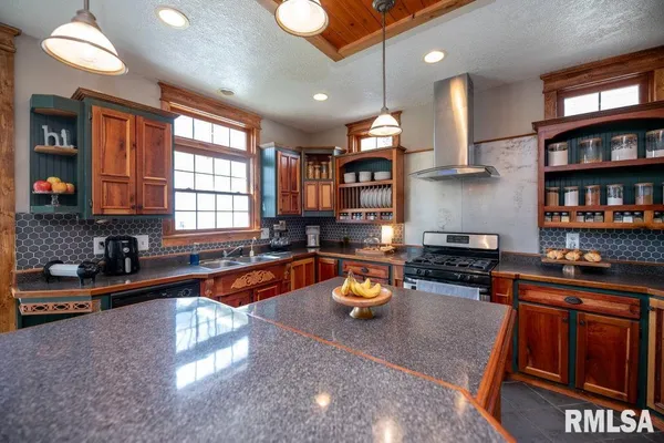 $299,900 | 307 North Logan Street, Deer Creek, IL 61733