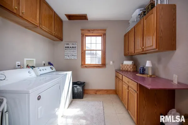$299,900 | 307 North Logan Street, Deer Creek, IL 61733