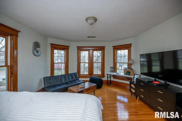 $299,900 | 307 North Logan Street, Deer Creek, IL 61733