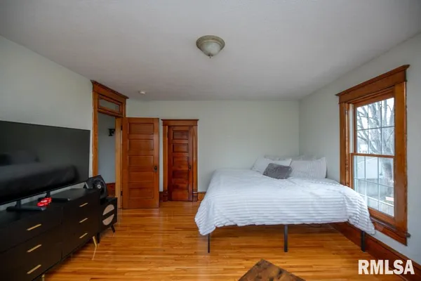 $299,900 | 307 North Logan Street, Deer Creek, IL 61733