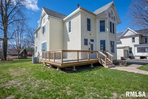 $299,900 | 307 North Logan Street, Deer Creek, IL 61733