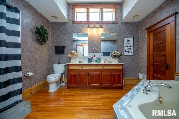 $299,900 | 307 North Logan Street, Deer Creek, IL 61733