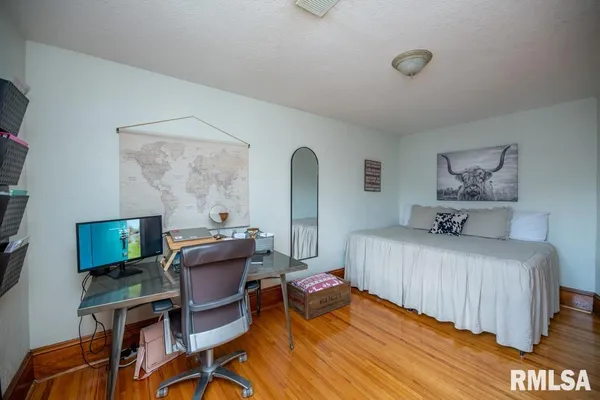 $299,900 | 307 North Logan Street, Deer Creek, IL 61733